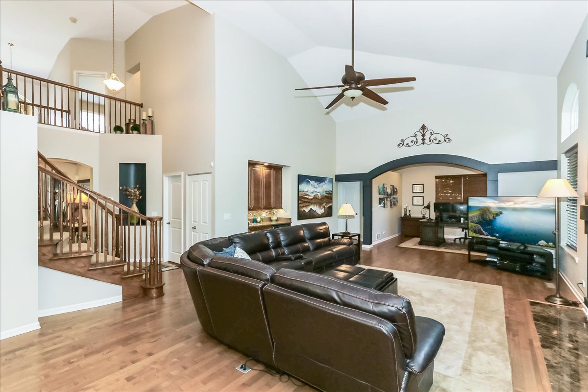 130 Regency Drive, Bartlett, IL 60103