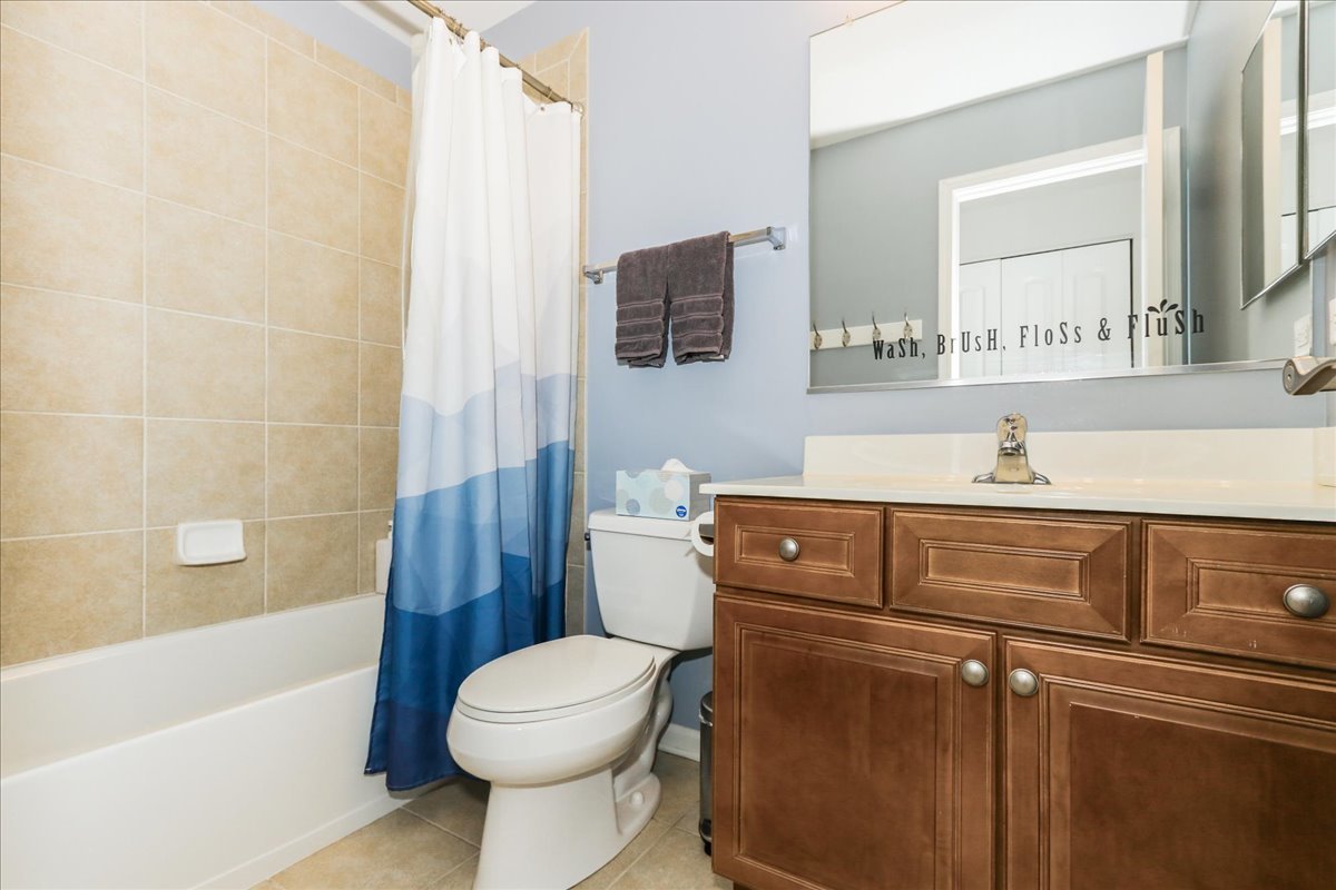 130 Regency Drive, Bartlett, IL 60103