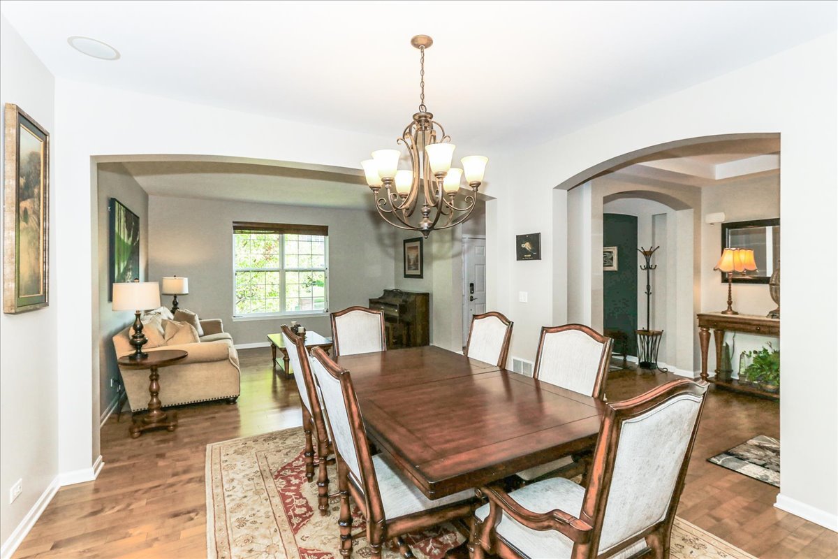 130 Regency Drive, Bartlett, IL 60103