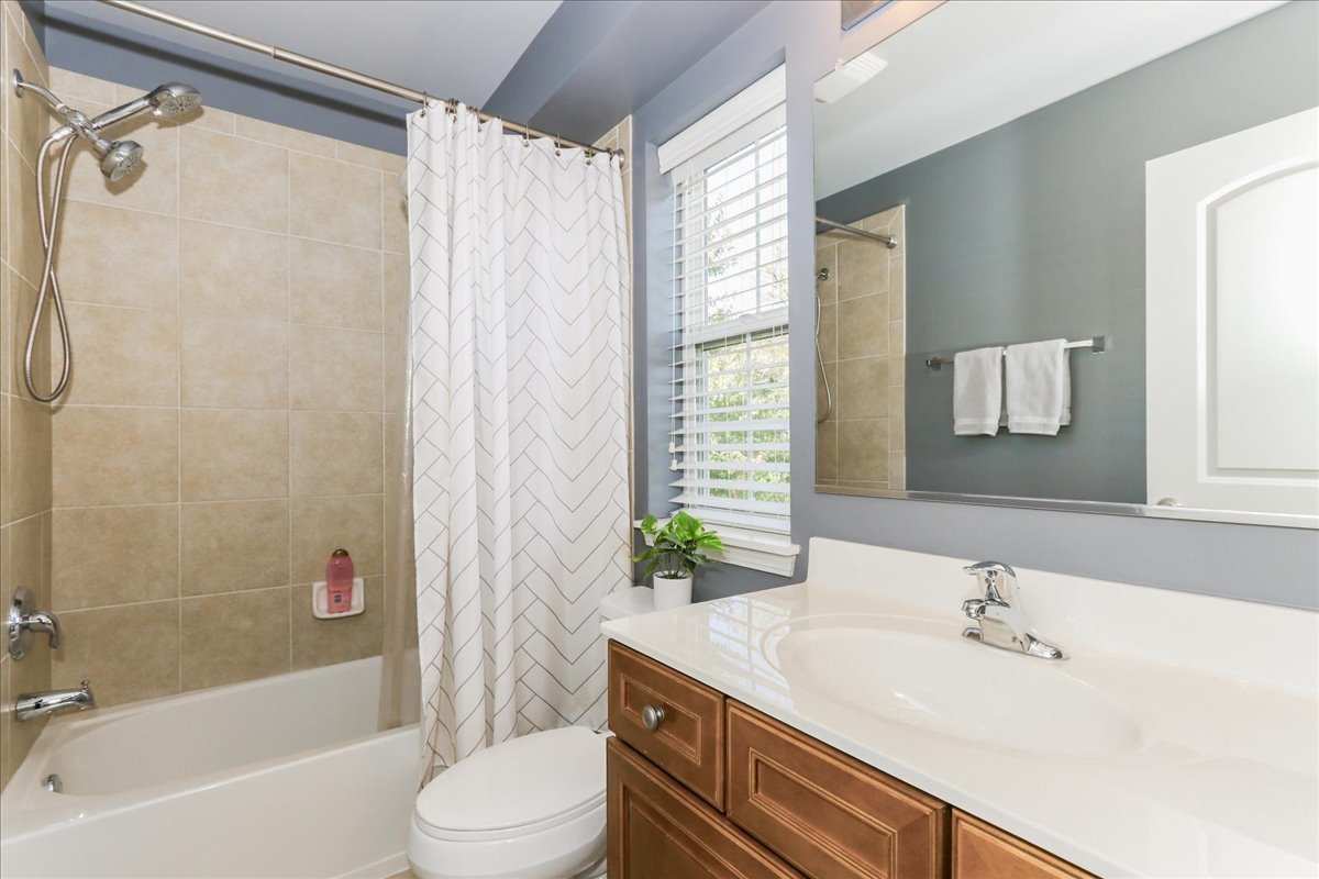 130 Regency Drive, Bartlett, IL 60103