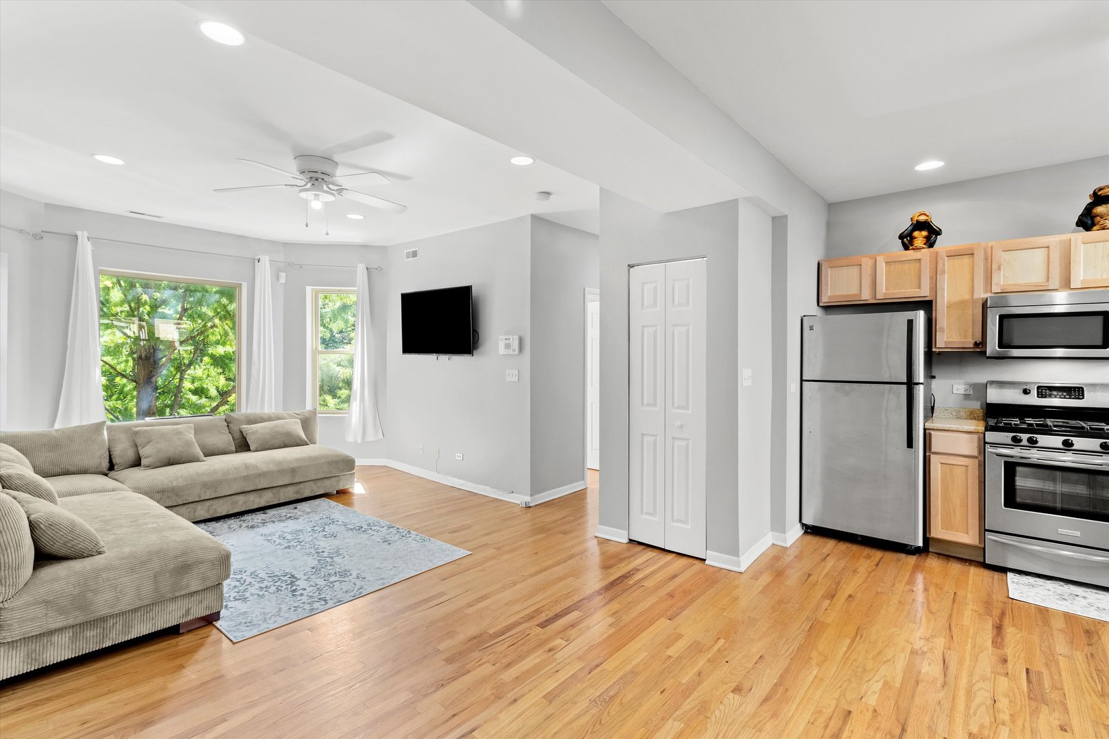 854 E 82nd Street #2, Chicago, IL 60619