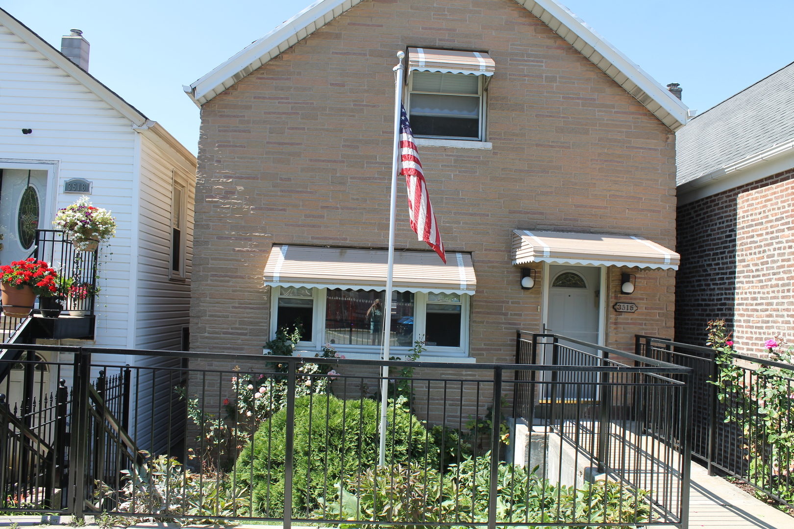 3516 S Damen Avenue, Chicago, IL 60609