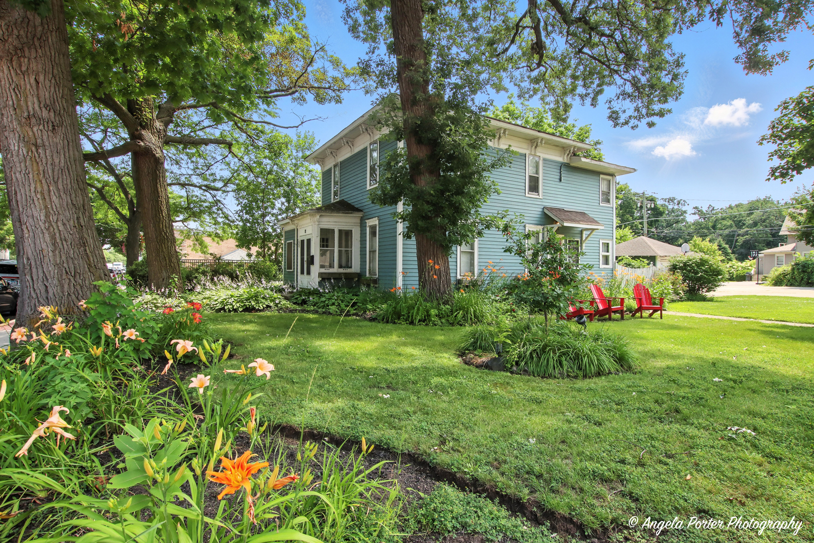 11 S Lake Street, Grayslake, IL 60030