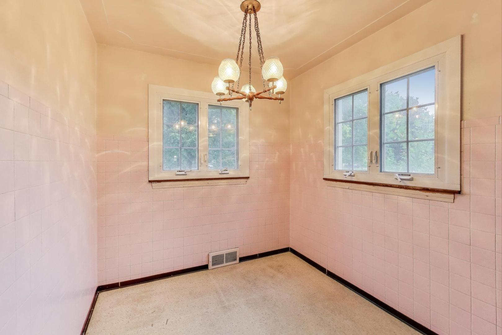 601 Selborne Road, Riverside, IL 60546