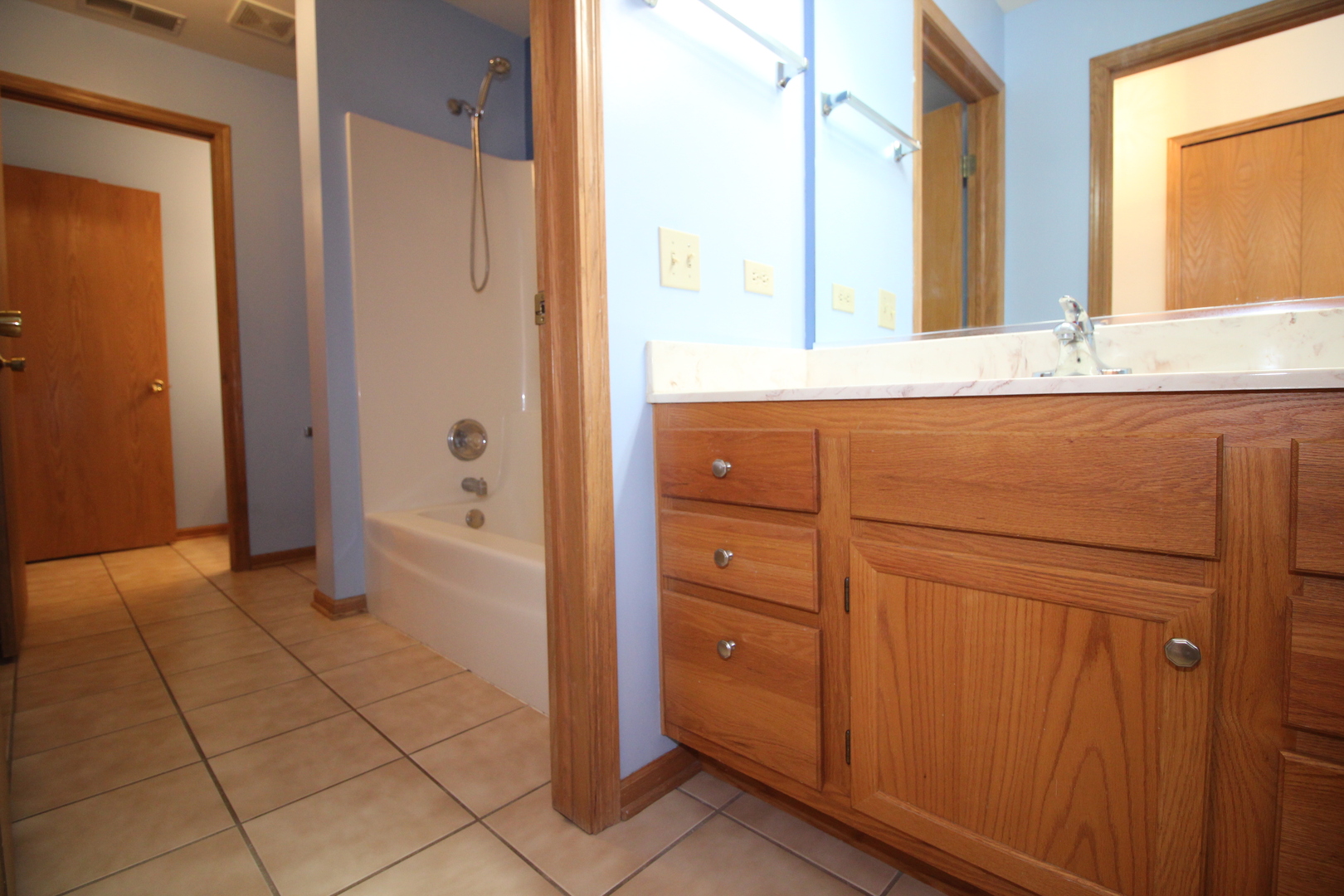 11028 Jodan Drive, Oak Lawn, IL 60453
