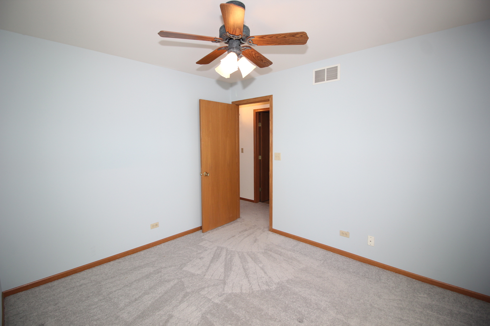 11028 Jodan Drive, Oak Lawn, IL 60453