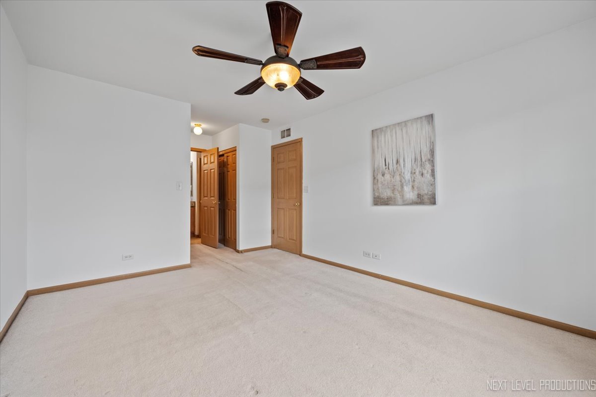 2563 Congress Avenue, Aurora, IL 60503