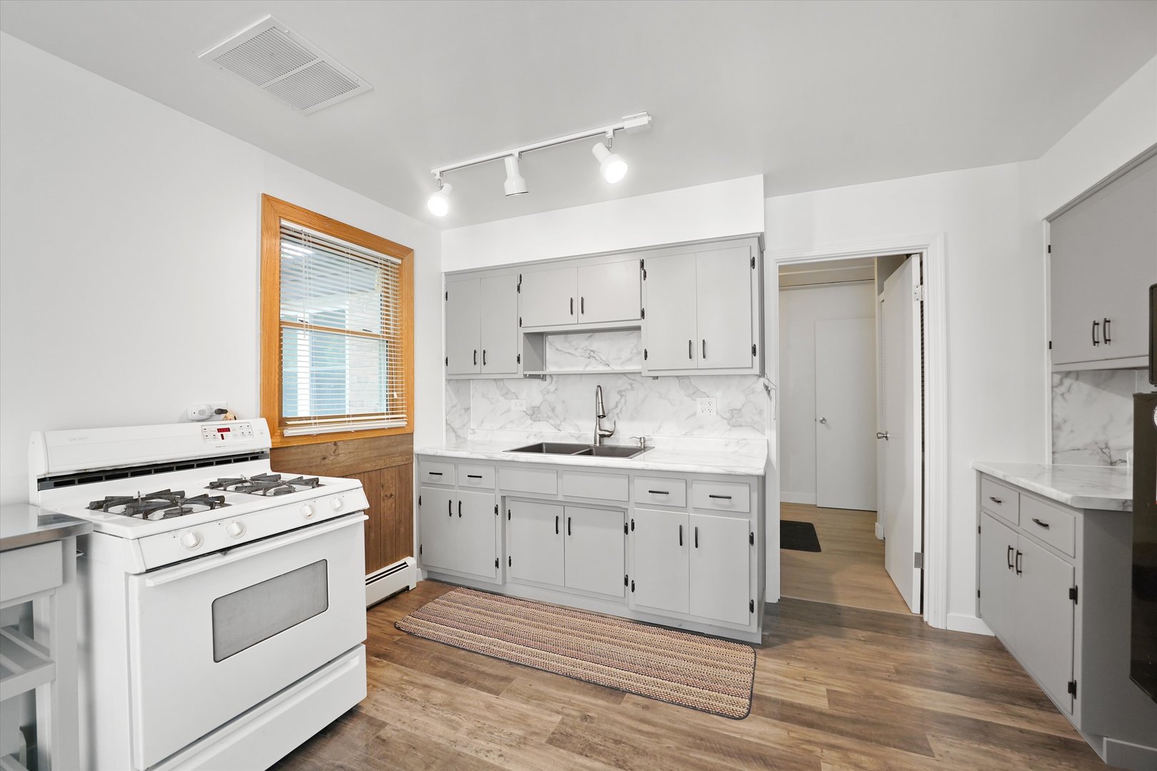 10823 S Keeler Avenue, Oak Lawn, IL 60453