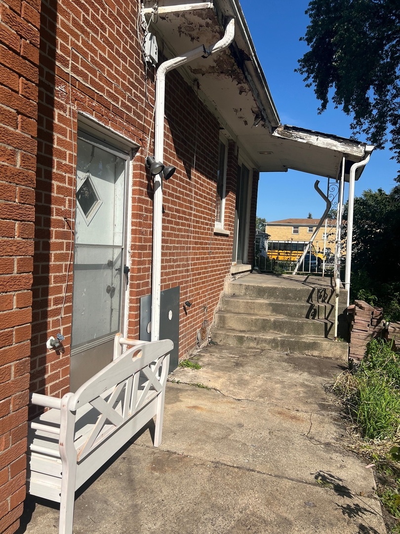 240 E 148th Street, Harvey, IL 60426