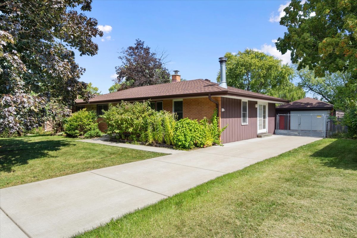 147 S Rohlwing Road, Palatine, IL 60074