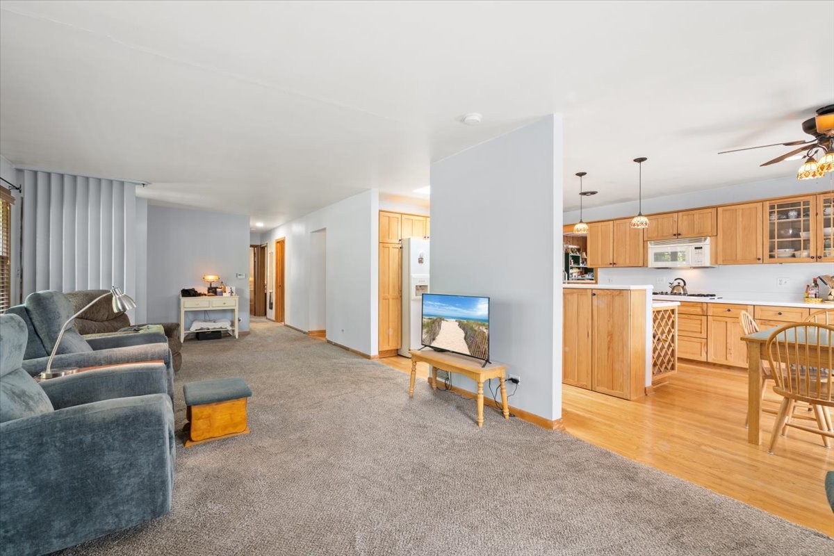 147 S Rohlwing Road, Palatine, IL 60074