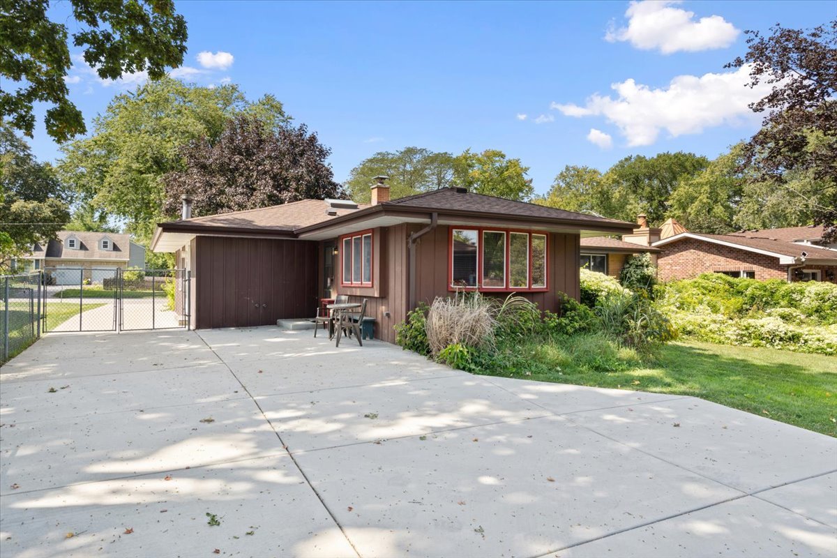 147 S Rohlwing Road, Palatine, IL 60074