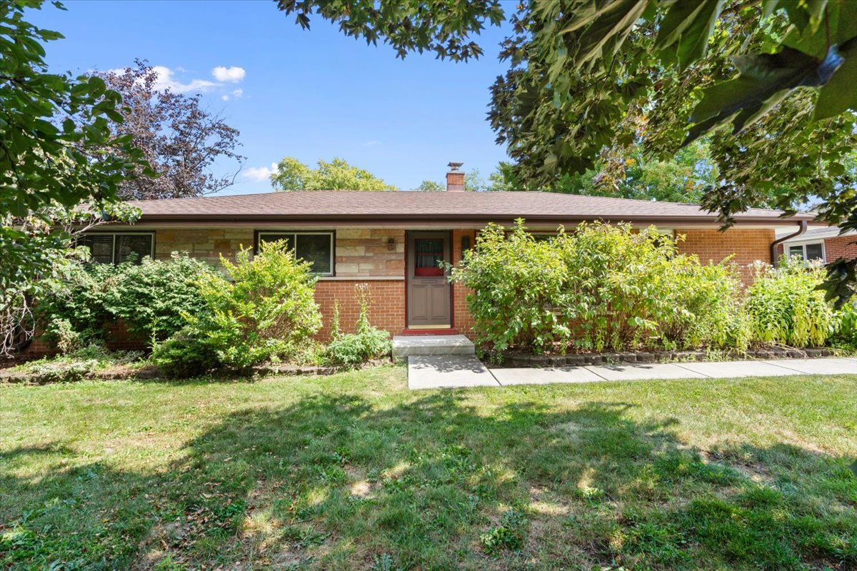 147 S Rohlwing Road, Palatine, IL 60074