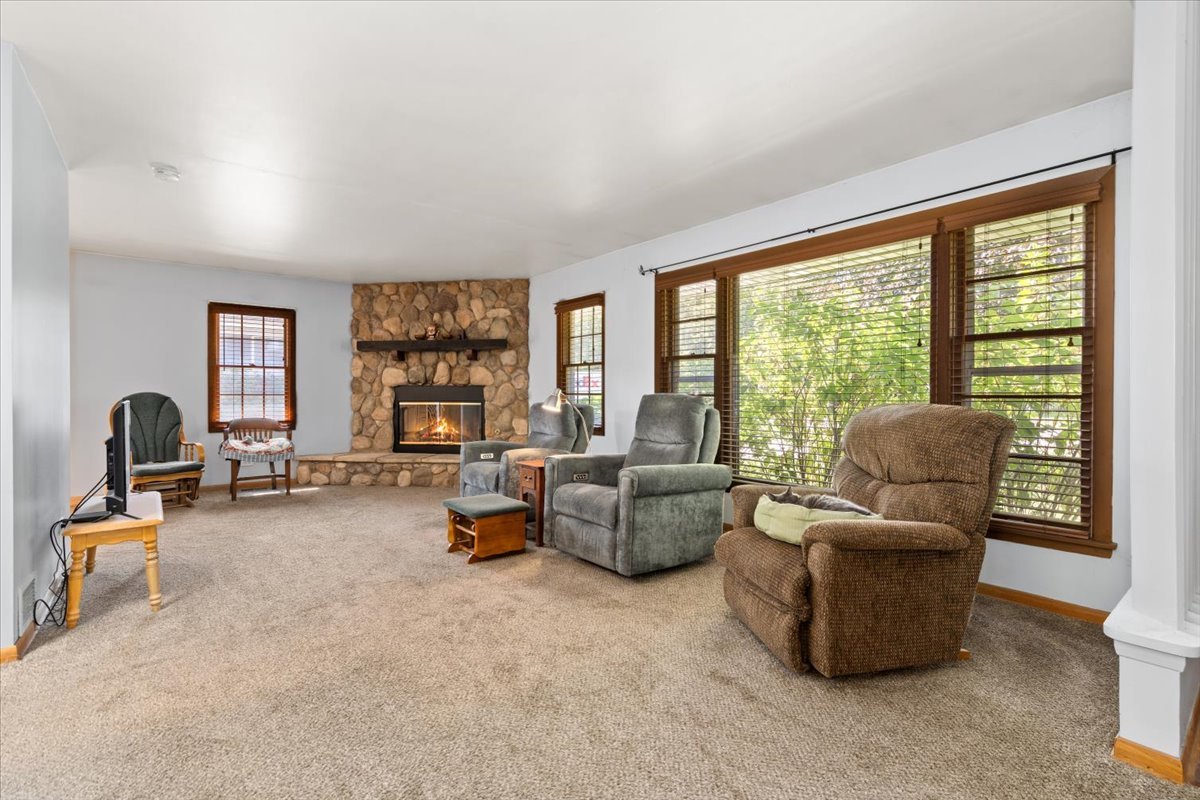 147 S Rohlwing Road, Palatine, IL 60074