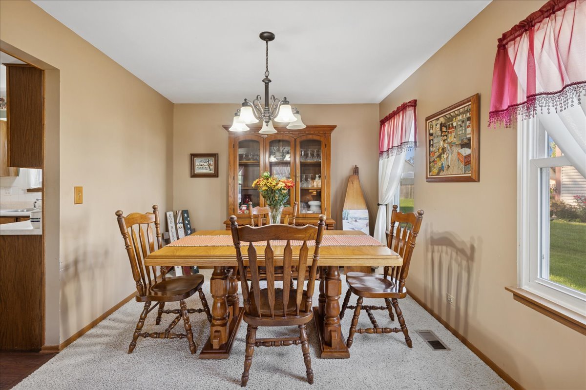 605 Claymont Court, Algonquin, IL 60102