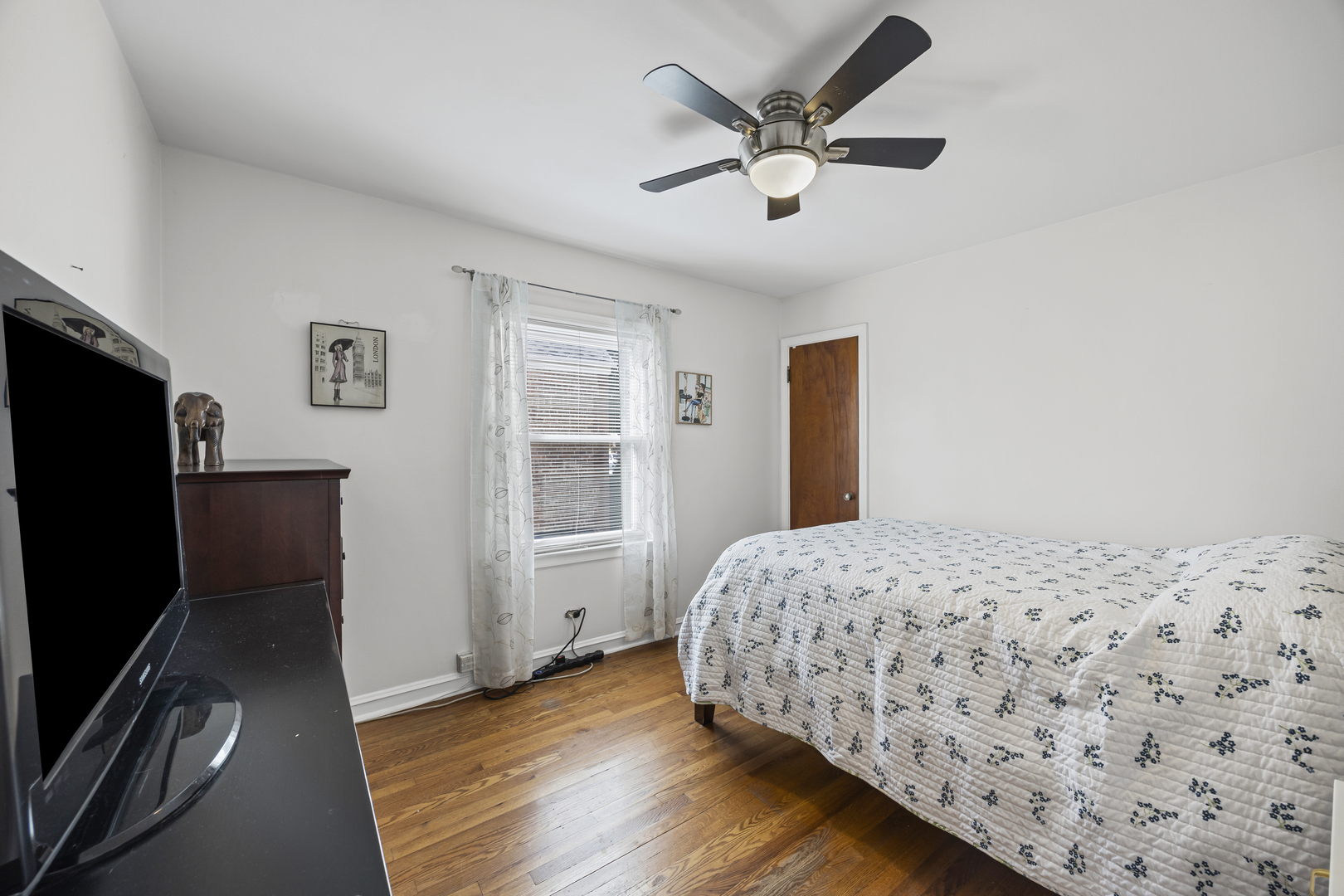 6039 S Kilbourn Avenue, Chicago, IL 60629