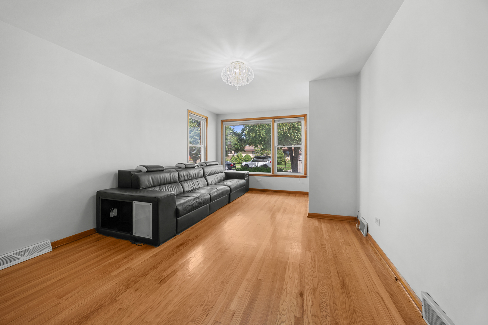 4228 Atlantic Avenue, Schiller Park, IL 60176