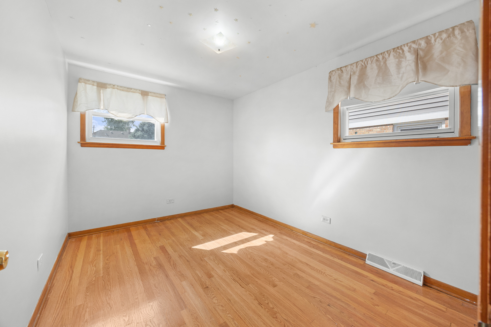 4228 Atlantic Avenue, Schiller Park, IL 60176