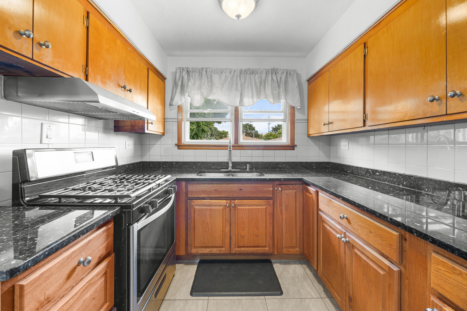 4228 Atlantic Avenue, Schiller Park, IL 60176