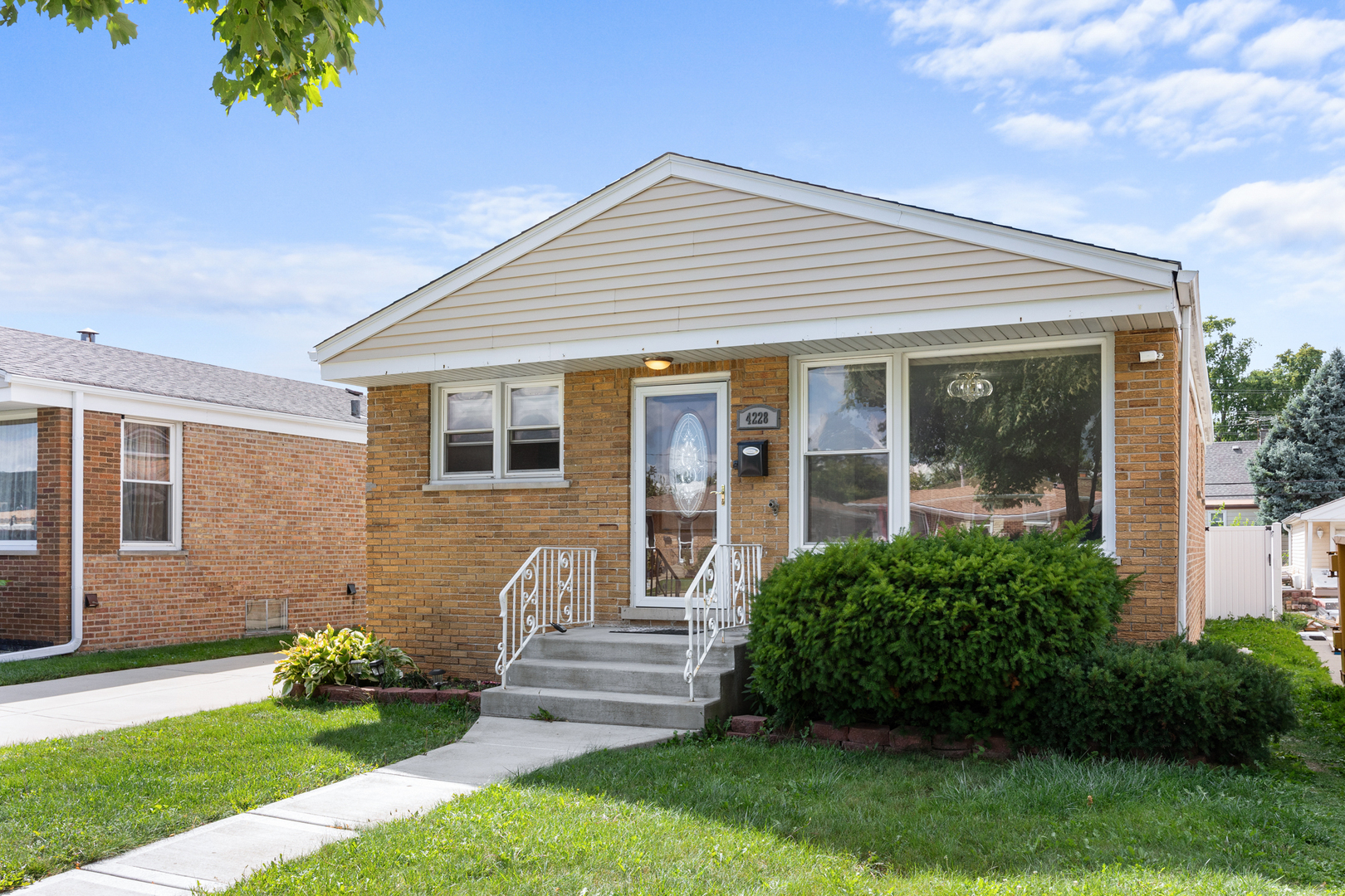 4228 Atlantic Avenue, Schiller Park, IL 60176