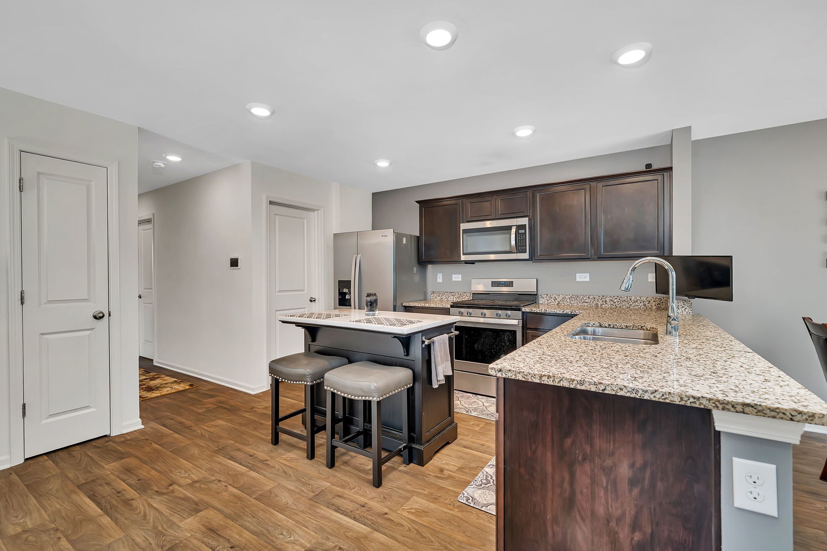 597 Spring Leaf Drive, Joliet, IL 60431