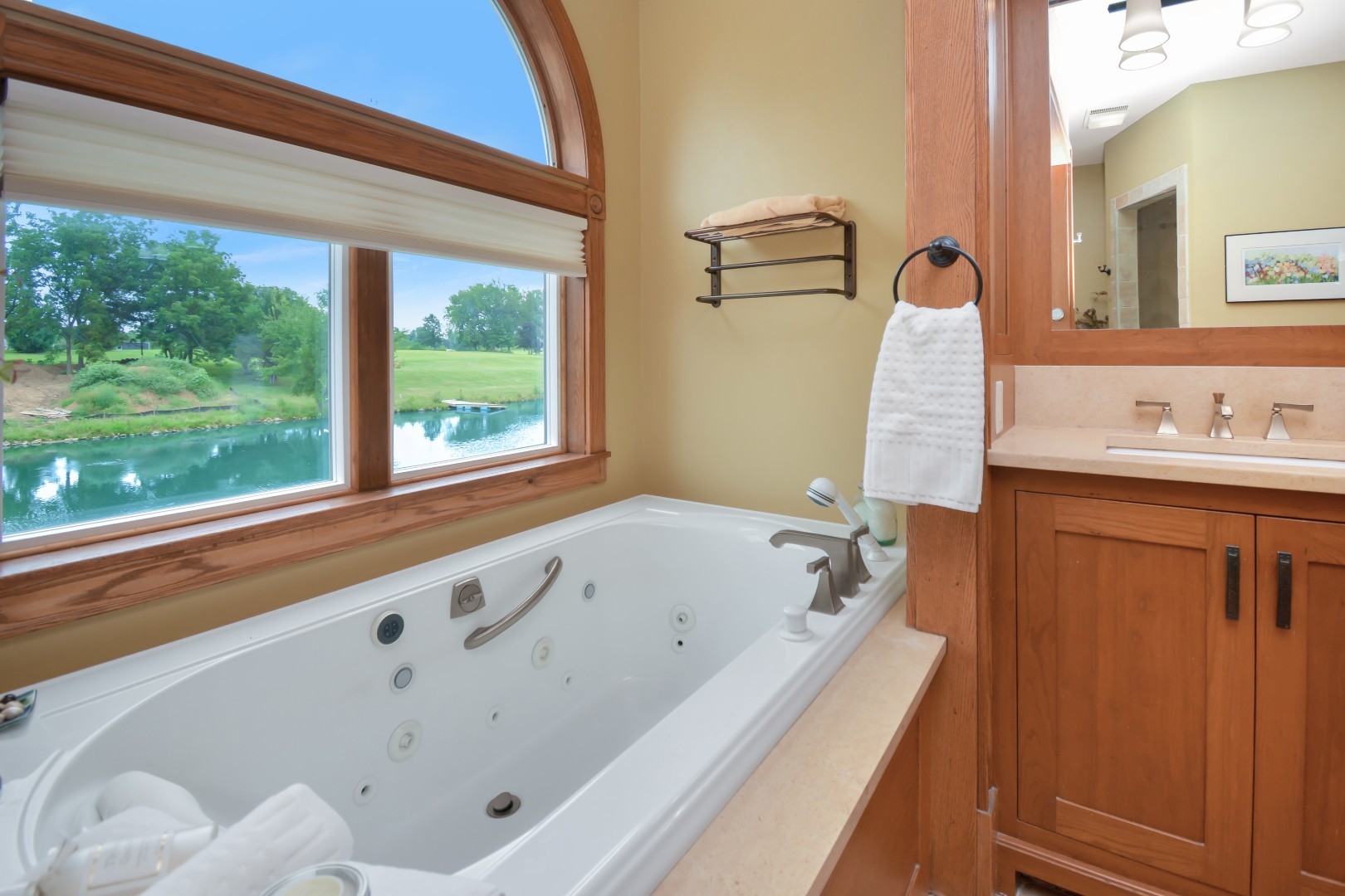 9030 Hardesty Run, Bloomington, IL 61705