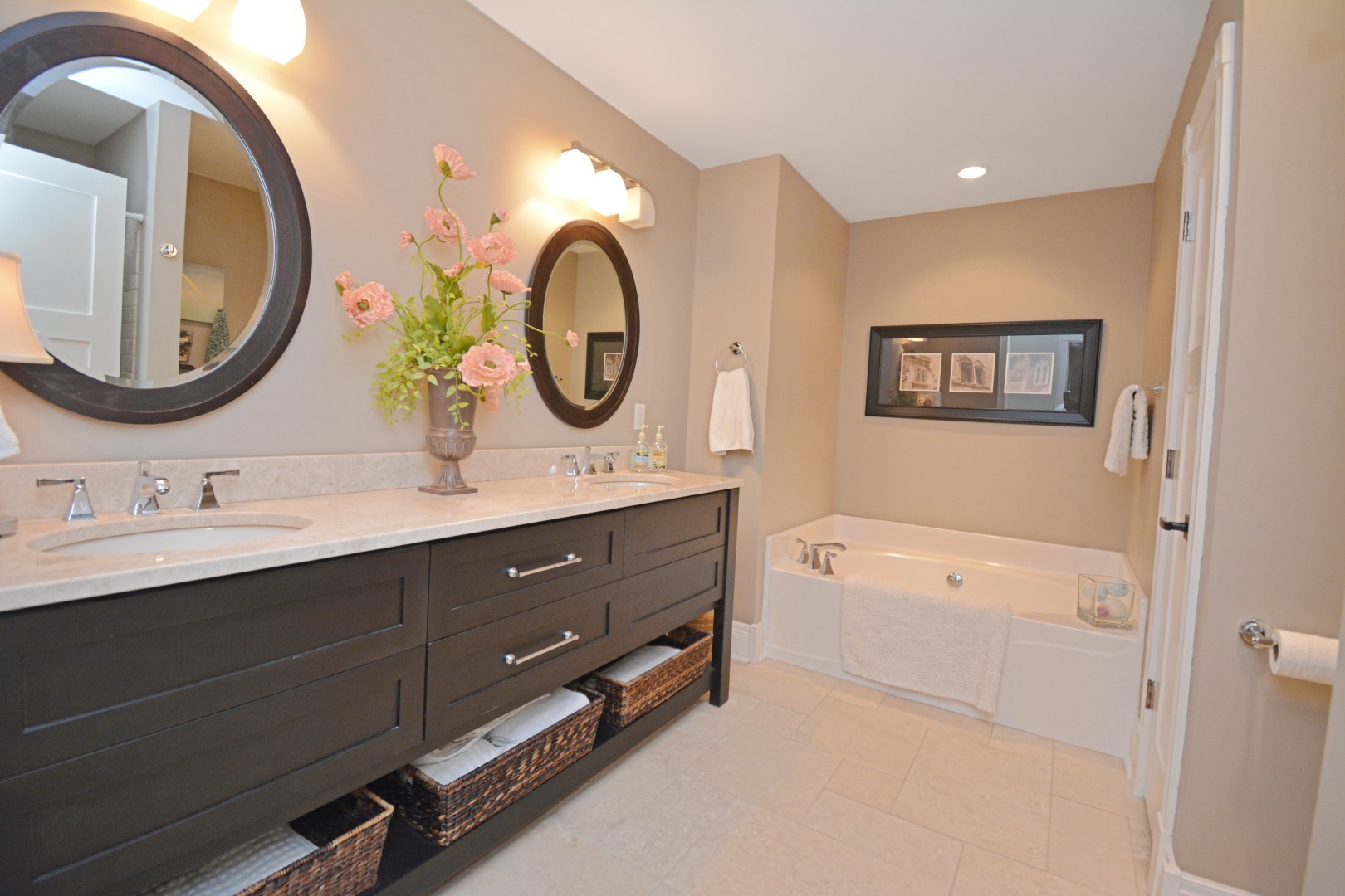 9030 Hardesty Run, Bloomington, IL 61705