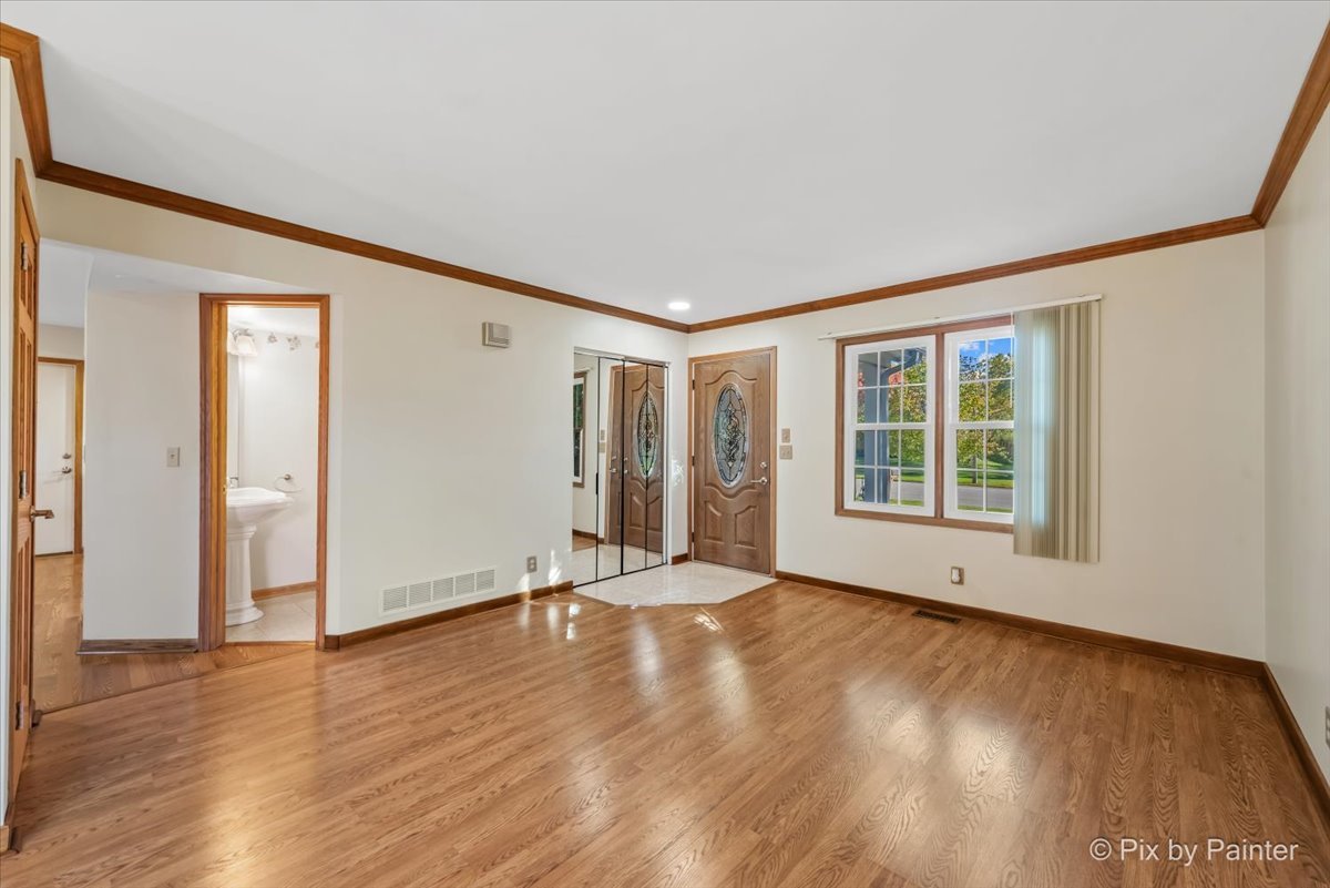 1120 Emerald Drive, Aurora, IL 60506