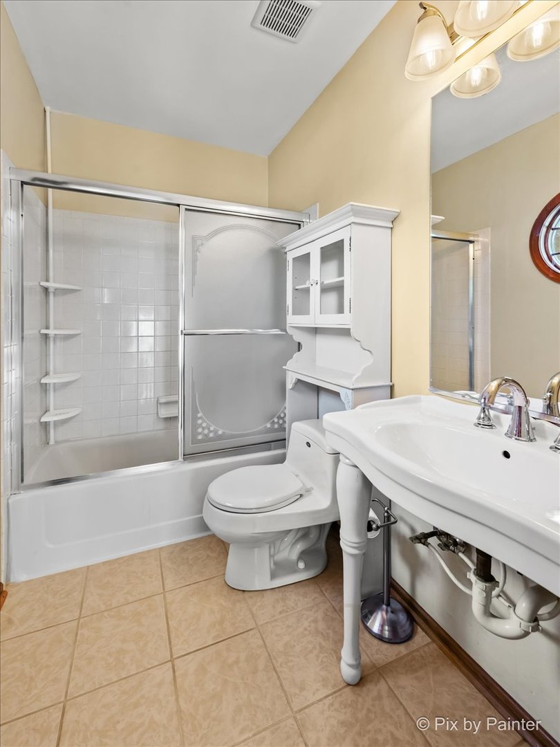 1120 Emerald Drive, Aurora, IL 60506