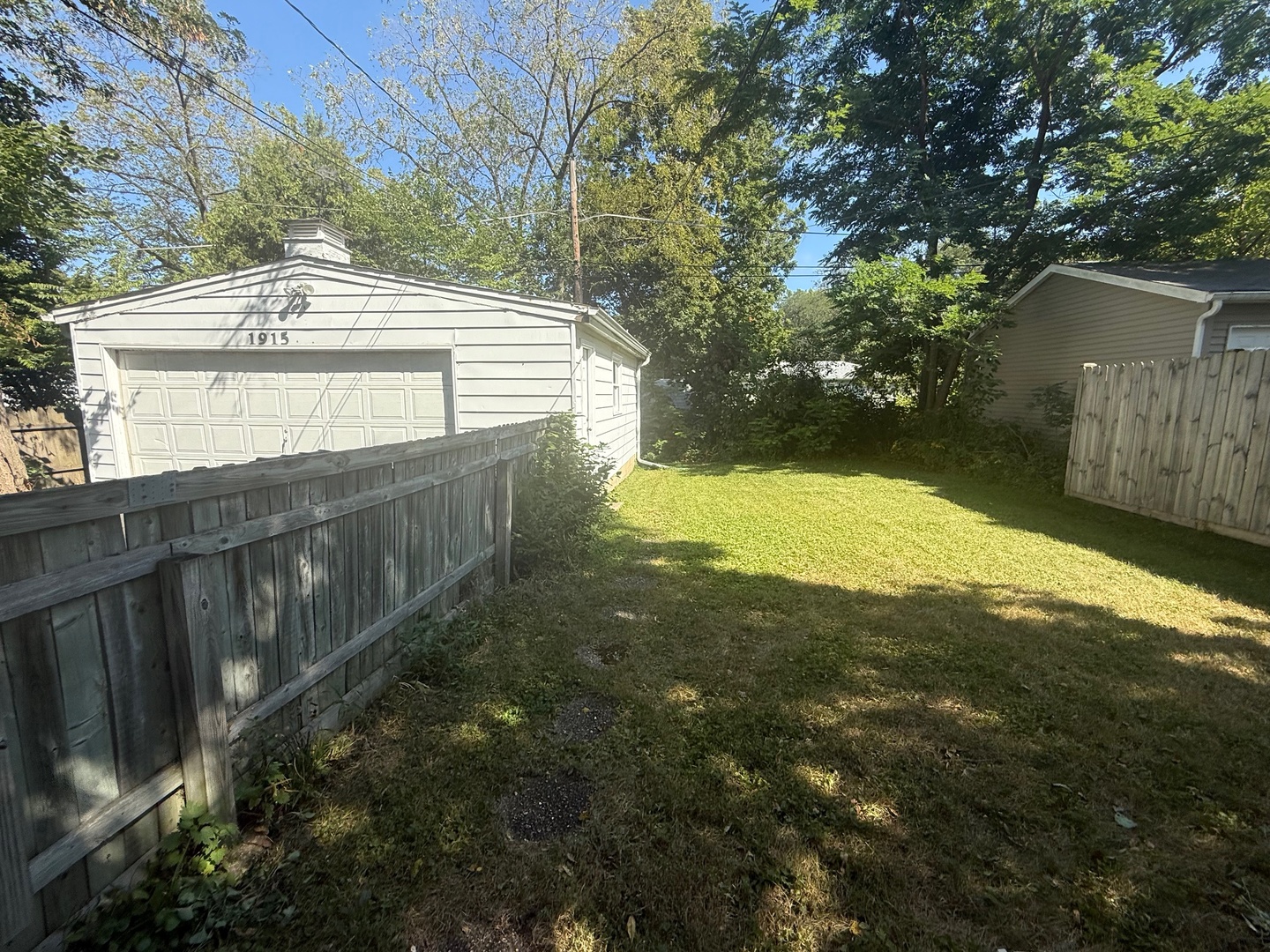 1915 Chestnut Street, Waukegan, IL 60087
