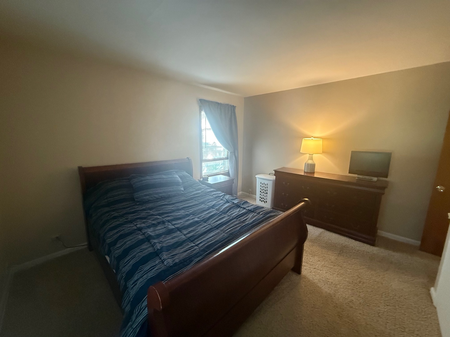 1915 Chestnut Street, Waukegan, IL 60087