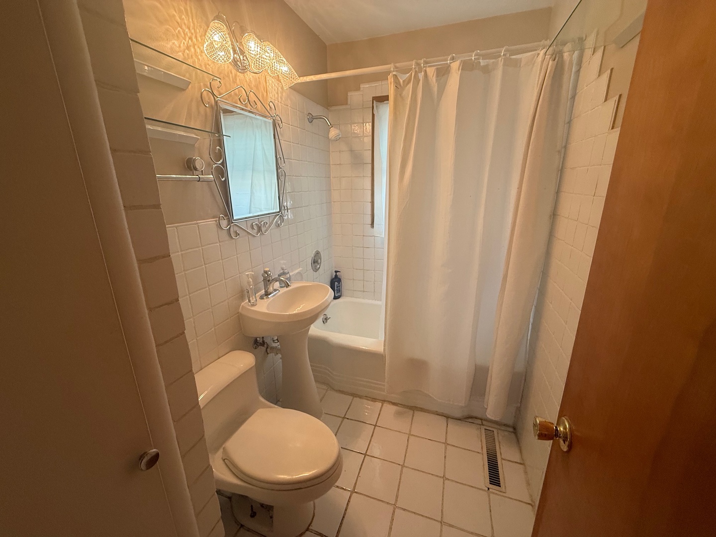 1915 Chestnut Street, Waukegan, IL 60087