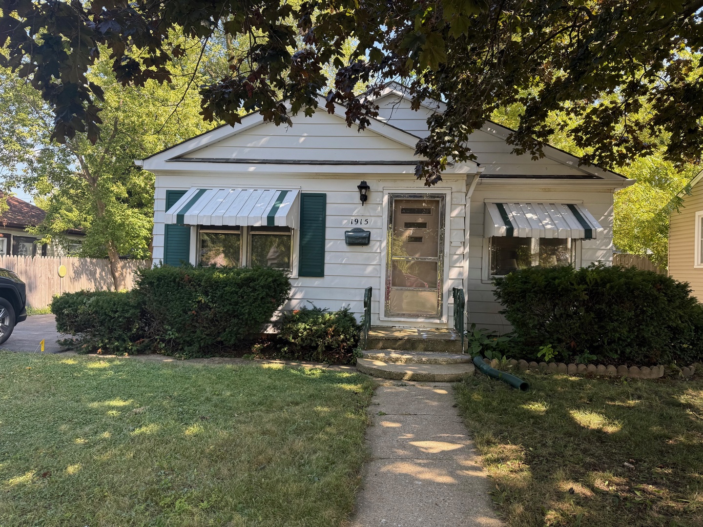 1915 Chestnut Street, Waukegan, IL 60087