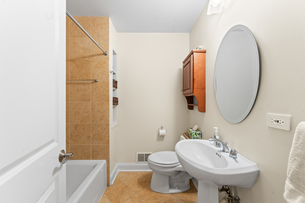 860 Kenton Road, Deerfield, IL 60015