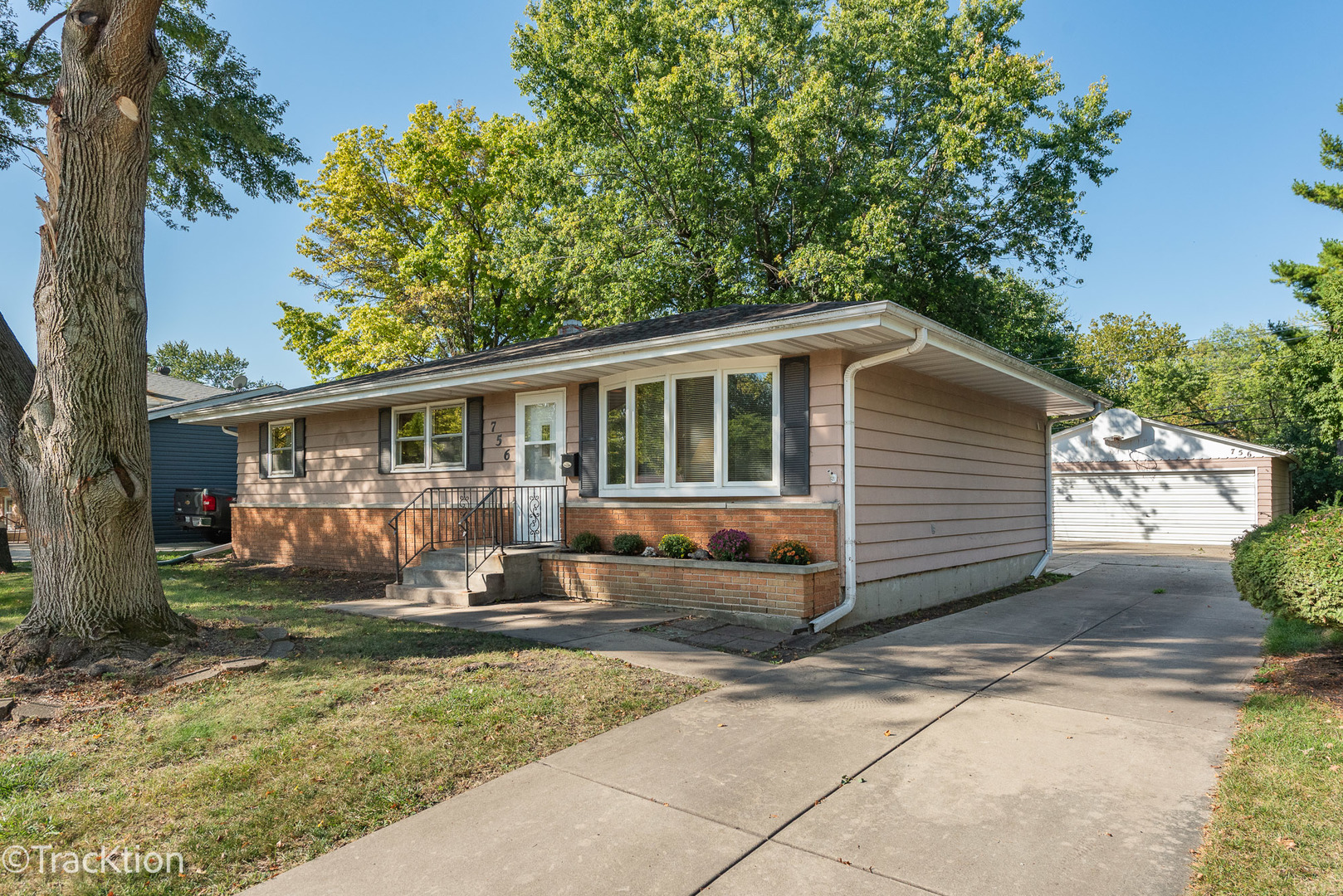 756 N Edgelawn Drive, Aurora, IL 60506