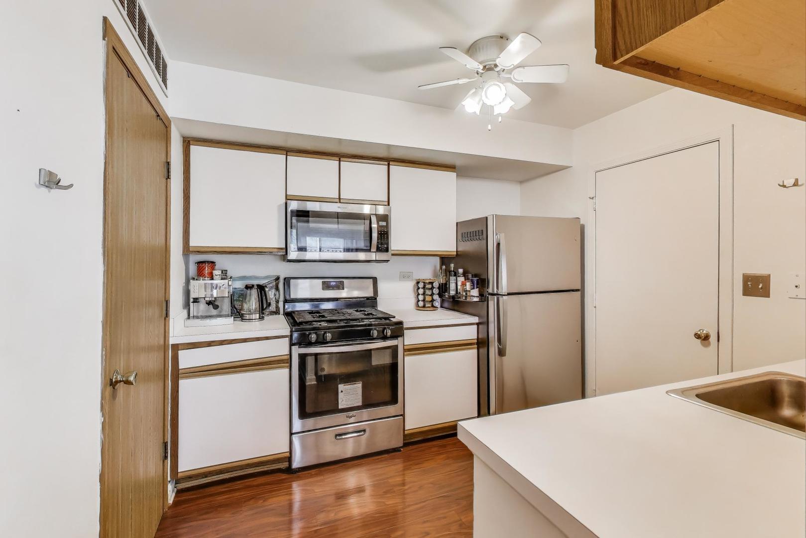 408 Trenton Court, Aurora, IL 60504