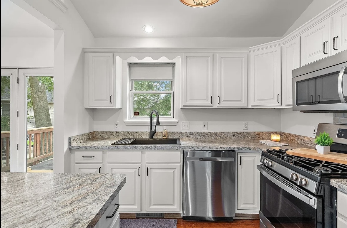 263 Hillcrest Avenue, Hobart, IN 46342