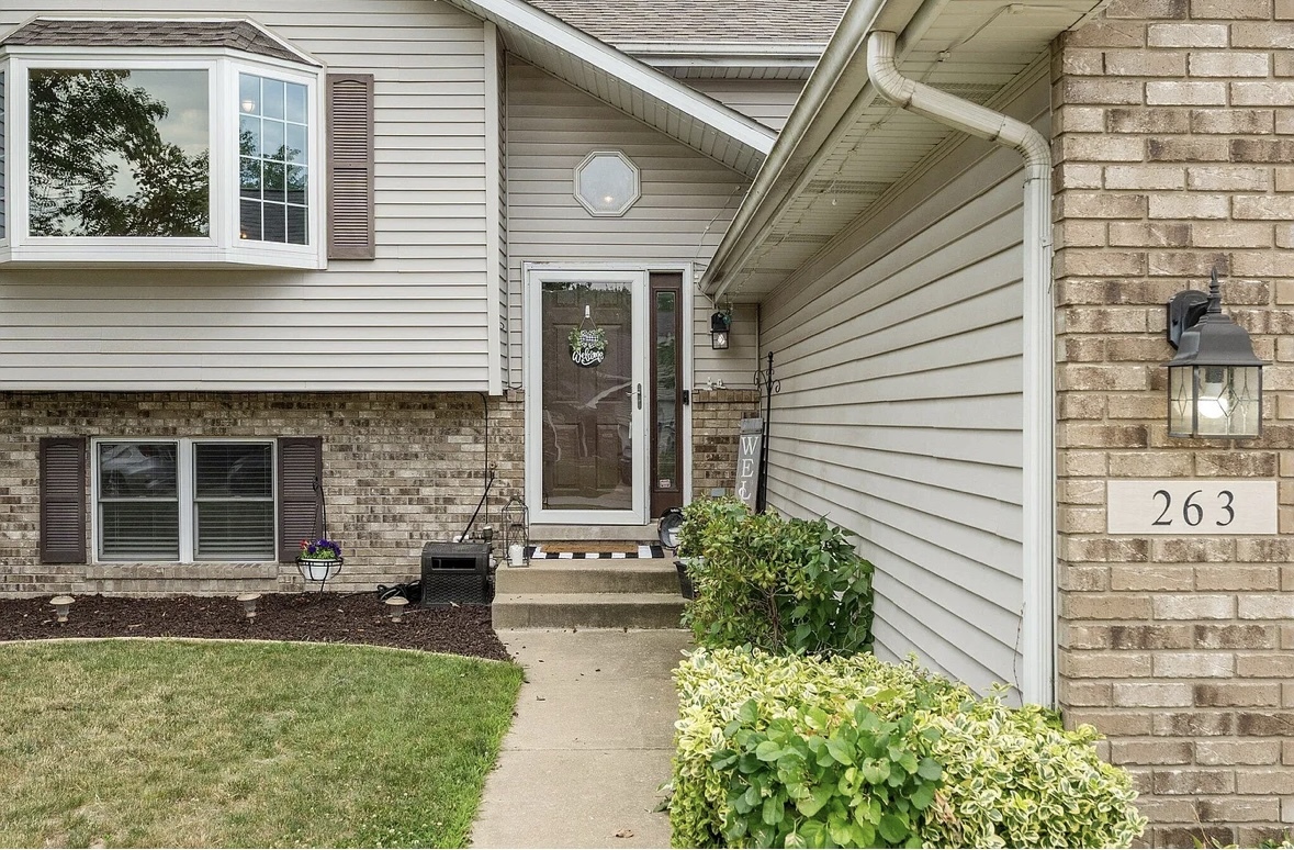 263 Hillcrest Avenue, Hobart, IN 46342