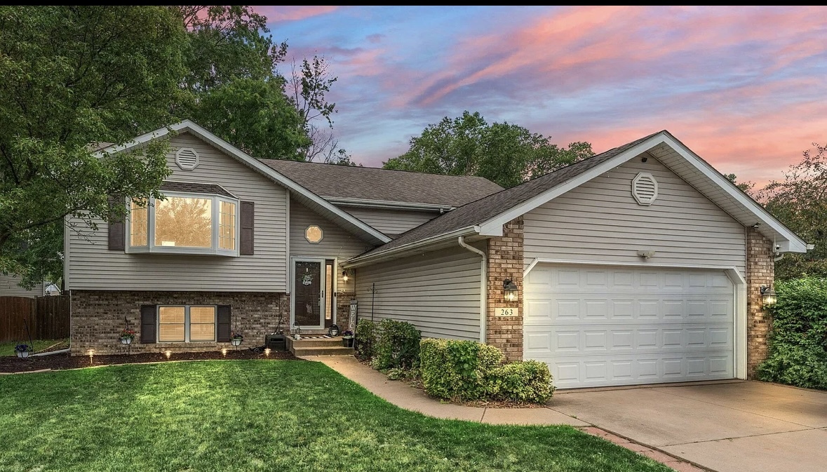 263 Hillcrest Avenue, Hobart, IN 46342