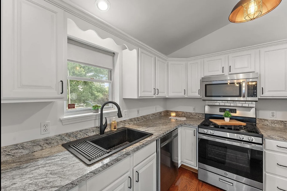 263 Hillcrest Avenue, Hobart, IN 46342