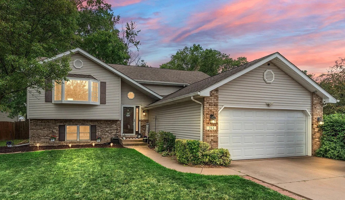 263 Hillcrest Avenue, Hobart, IN 46342