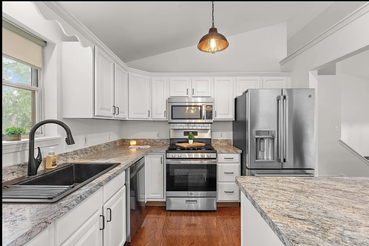 263 Hillcrest Avenue, Hobart, IN 46342