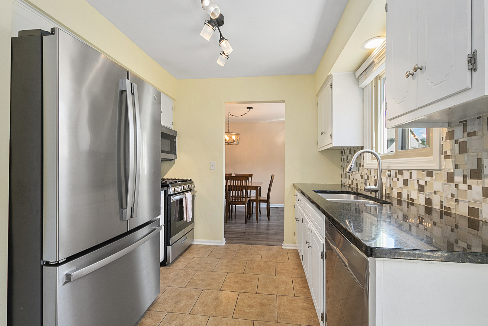 2206 DANIEL LEWIS Drive, New Lenox, IL 60451