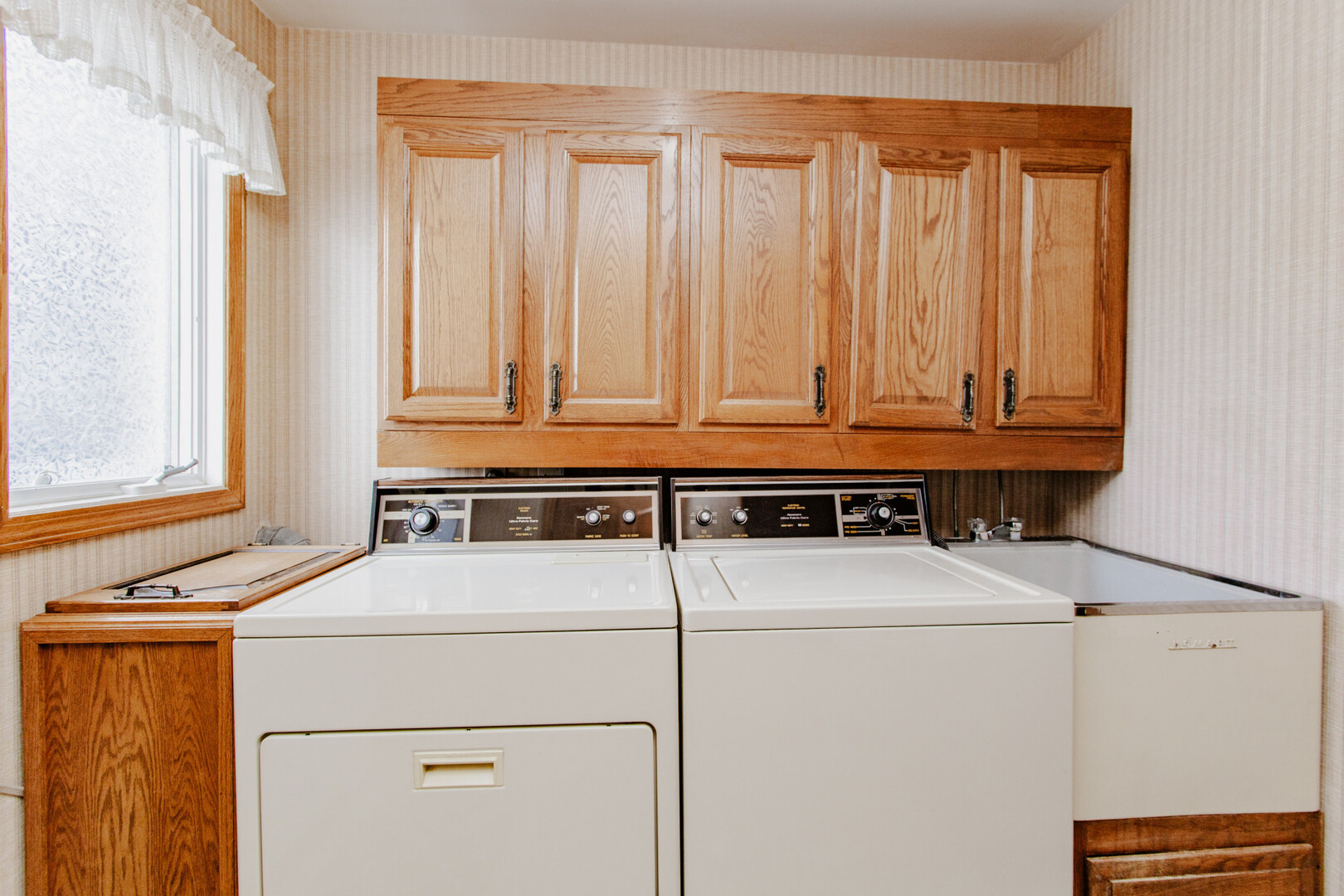 818 Brentwood Drive, Bensenville, IL 60106