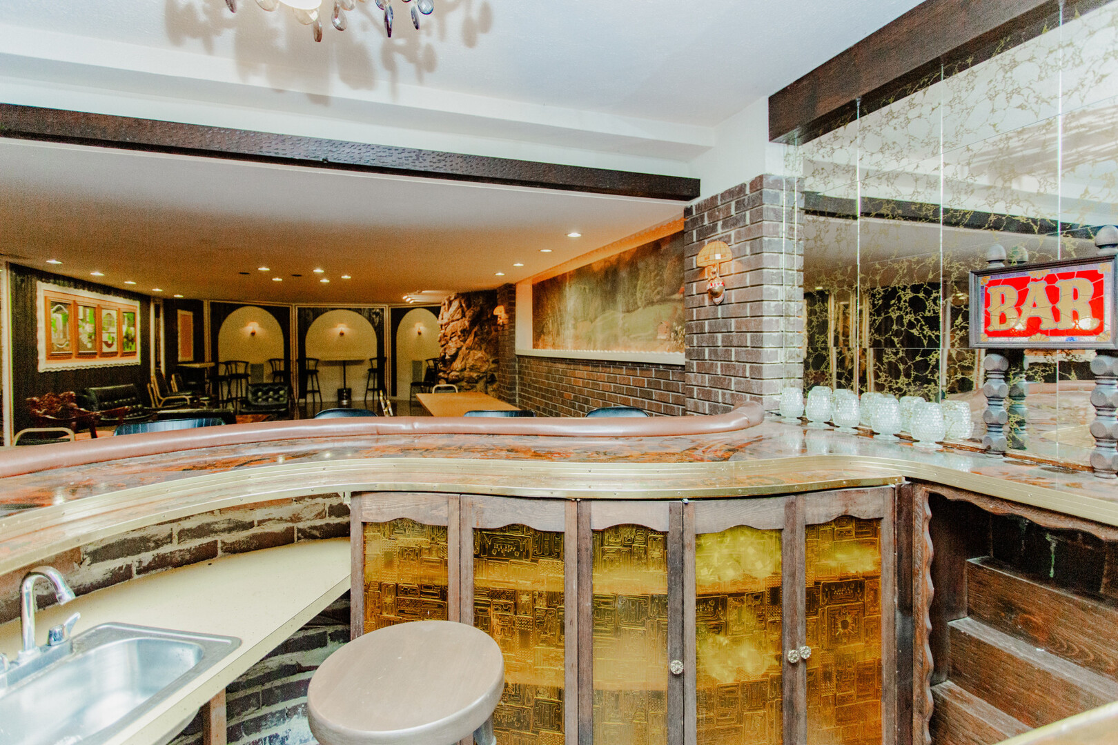 818 Brentwood Drive, Bensenville, IL 60106