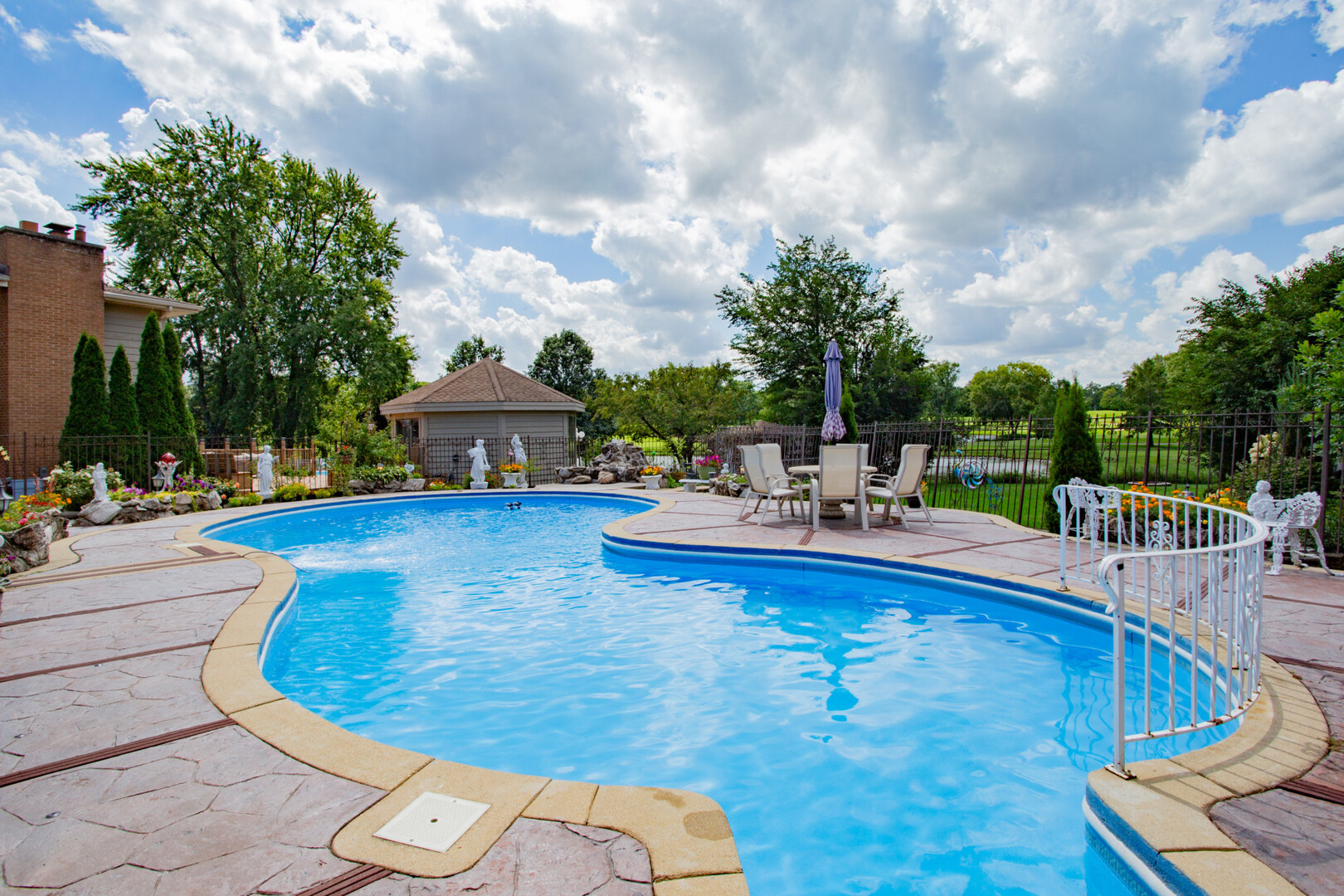 818 Brentwood Drive, Bensenville, IL 60106