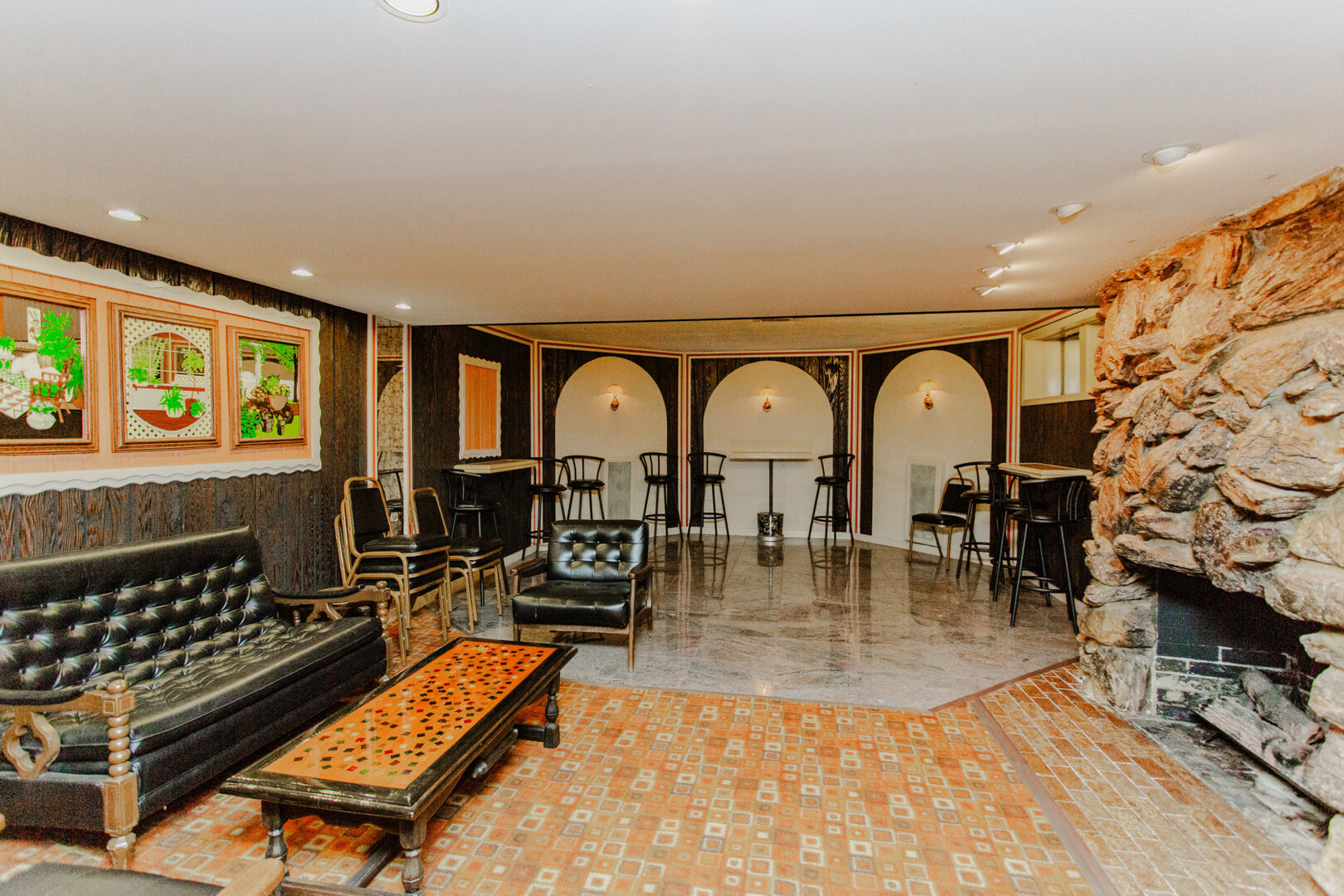 818 Brentwood Drive, Bensenville, IL 60106