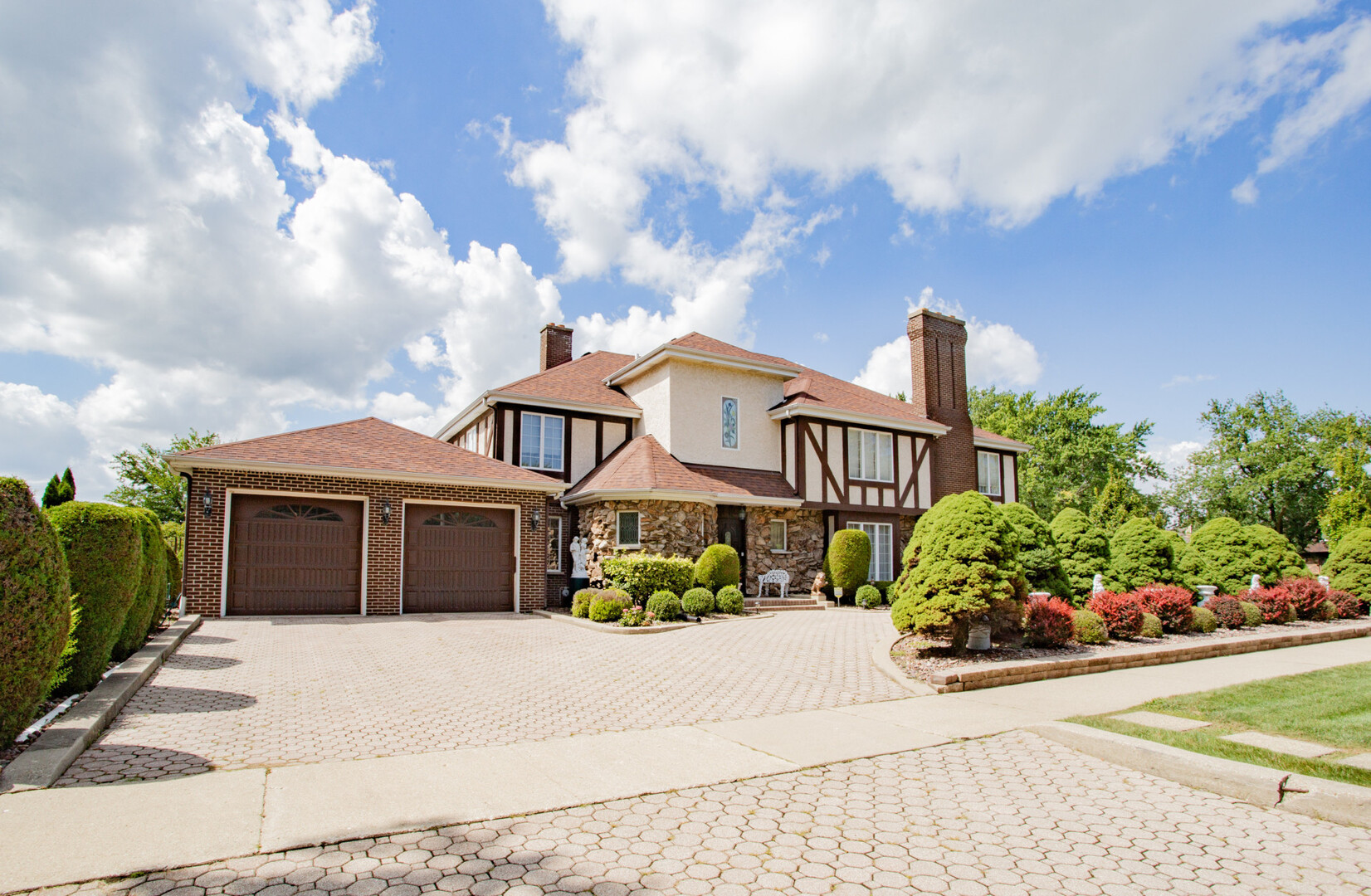 818 Brentwood Drive, Bensenville, IL 60106