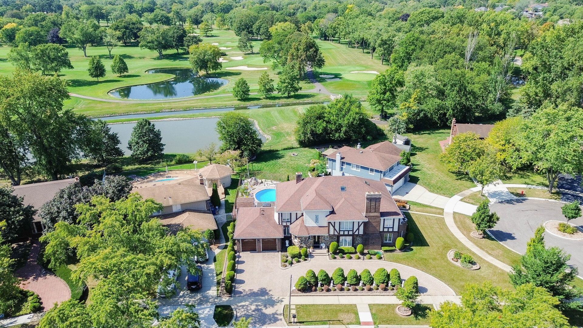 818 Brentwood Drive, Bensenville, IL 60106