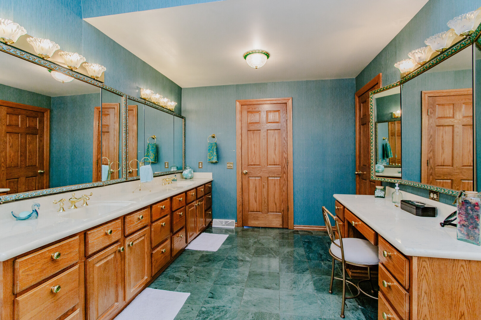 818 Brentwood Drive, Bensenville, IL 60106